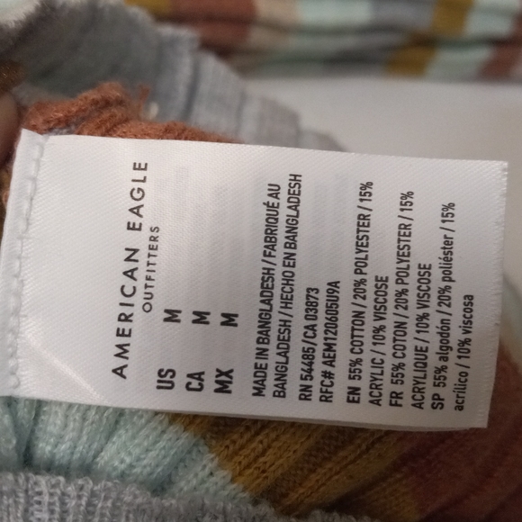 American Eagle Turleneck - Picture 3 of 3